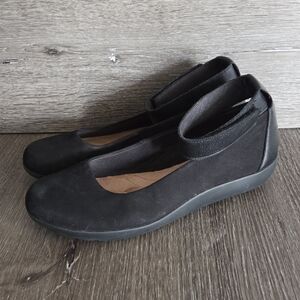 Clarks Medora Nina Ankle Strap Flats Women 8 Black Nubuck Suede Comfort Cushion